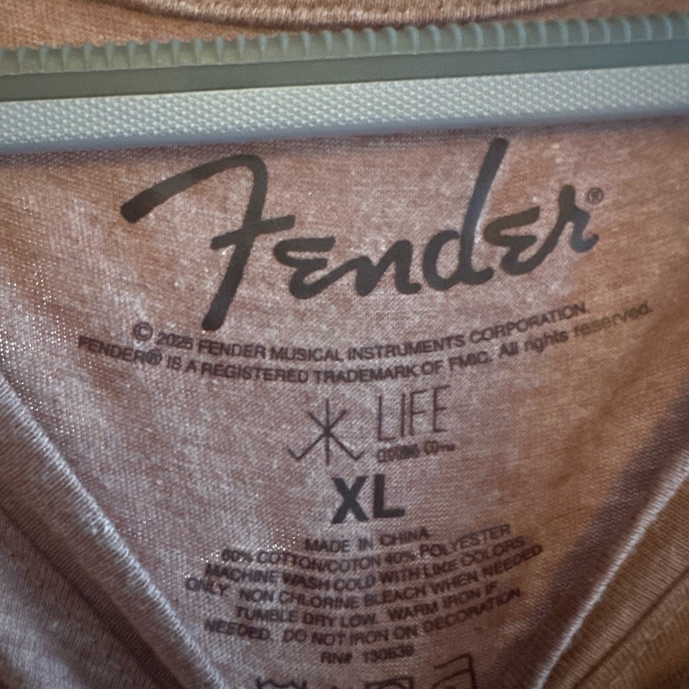A86 NWT Maurice’s |  Fender Heathered Mauve Graphic Tee - Picture 4 of 6